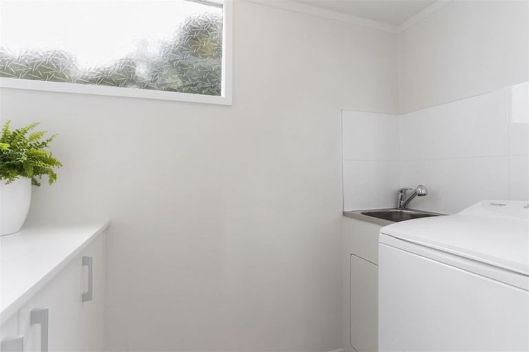 Photo of property in 4a Tiroroa Avenue, Te Atatu South, Auckland, 0610