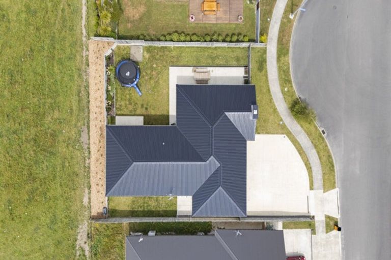 Photo of property in 18 Atlantic Drive, Fitzherbert, Palmerston North, 4410