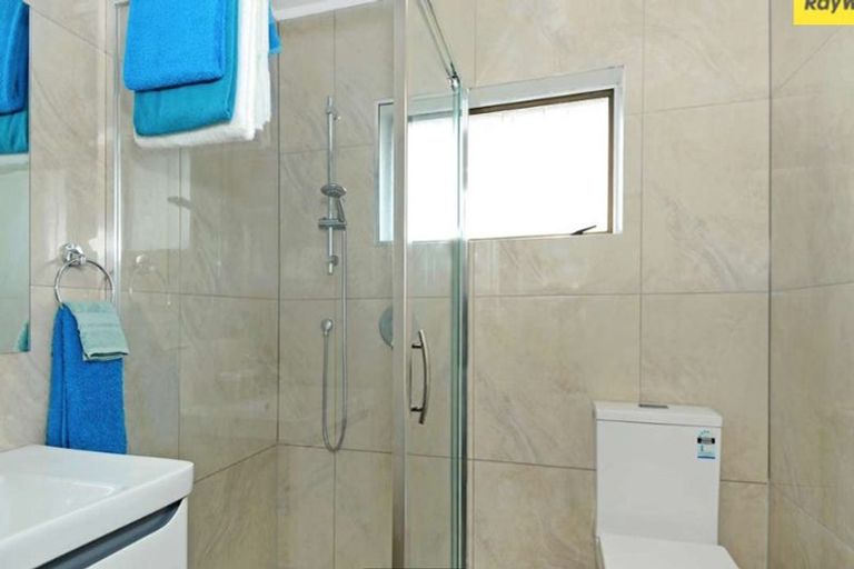 Photo of property in 2/123 Birkdale Road, Birkdale, Auckland, 0626