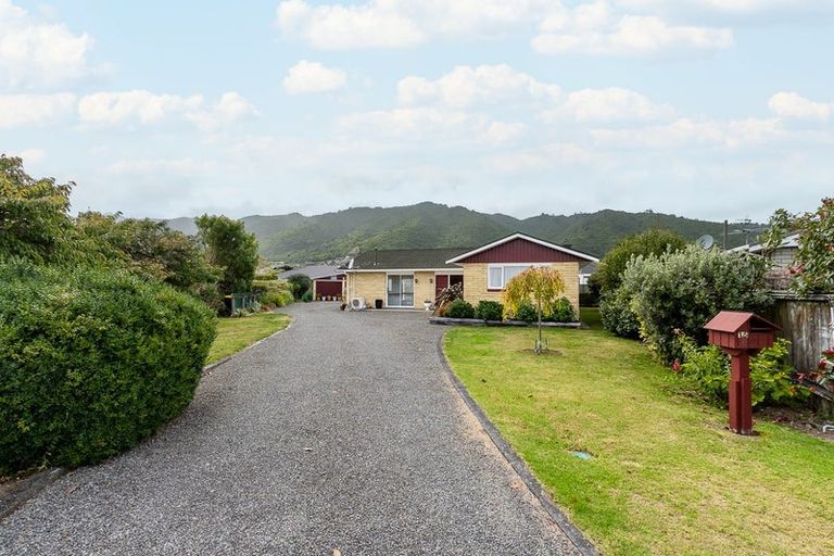 Photo of property in 15 Belvedere Avenue, Waikanae, 5036