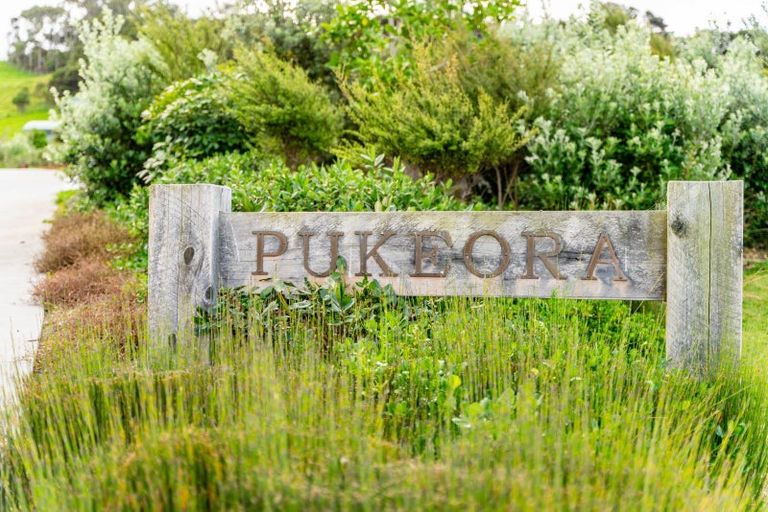 Photo of property in 4 Pukeora Way, Mangawhai, 0505
