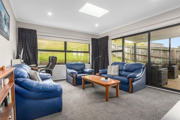 Photo of property in 12 Canary Way, Whitby, Porirua, 5024