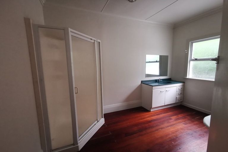 Photo of property in 27 Rimu Street, New Lynn, Auckland, 0600