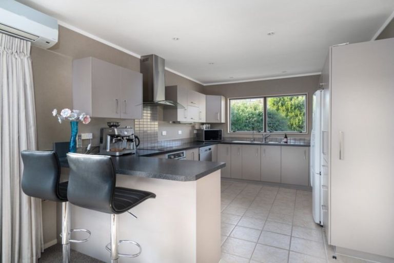 Photo of property in 14 Gibbs Place, Kinloch, Taupo, 3377