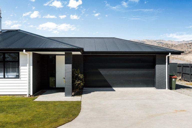 Photo of property in 30 Ethereal Crescent, Mount Pisa, Cromwell, 9383