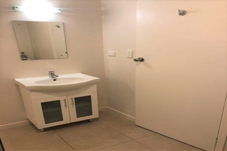 Photo of property in 35 Raroa Road, Kelburn, Wellington, 6012