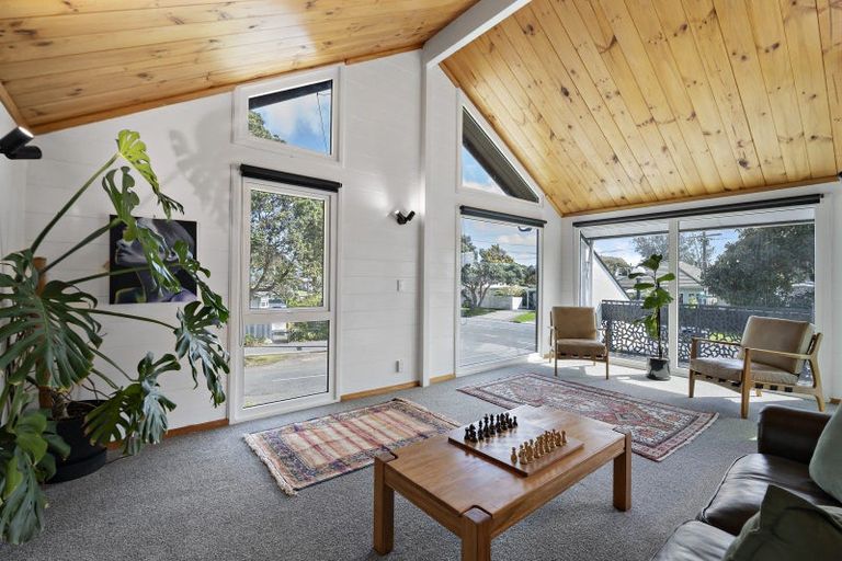 Photo of property in 407 Muritai Road, Eastbourne, Lower Hutt, 5013