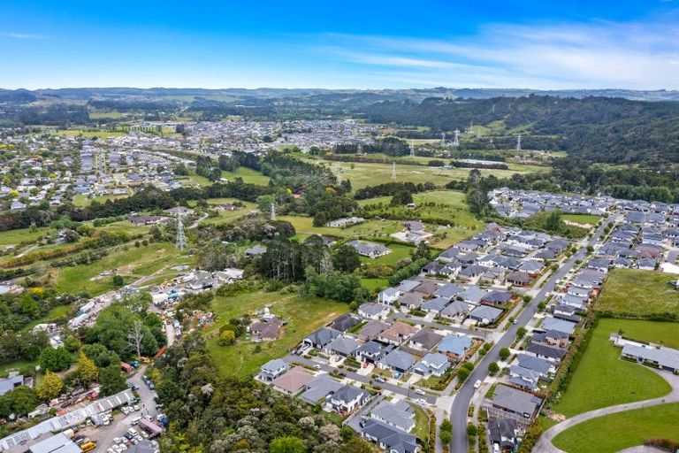 Photo of property in 32 Accolage Boulevard, Kumeu, 0810