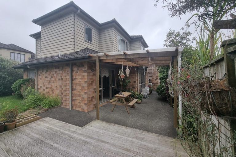 Photo of property in 4 Oswald Close, Flat Bush, Auckland, 2016