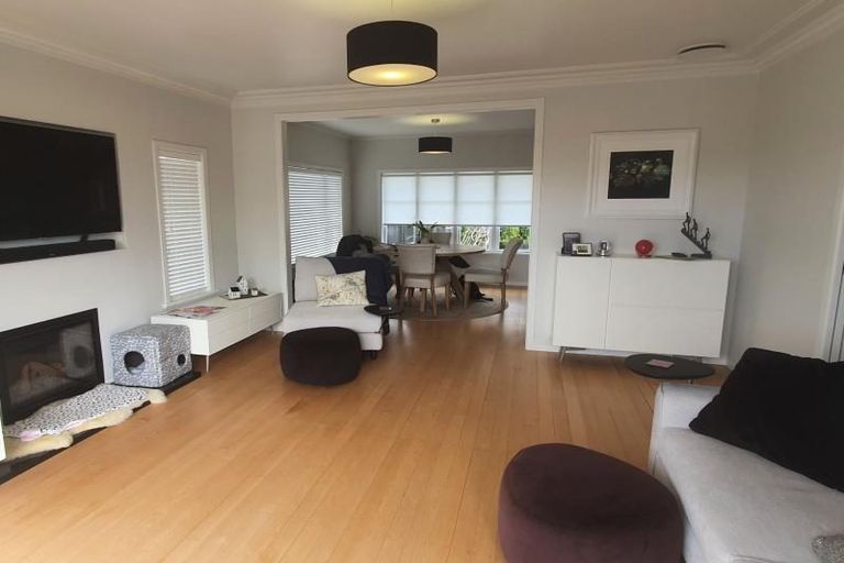 Photo of property in 6 Yeovil Road, Te Atatu Peninsula, Auckland, 0610