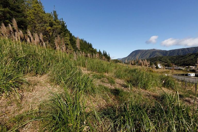 Photo of property in 10 Raukura Rise, Picton, 7220