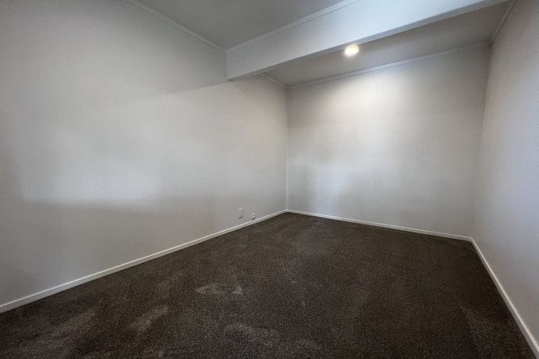 Photo of property in 4 Dalmeny Close, Murrays Bay, Auckland, 0630