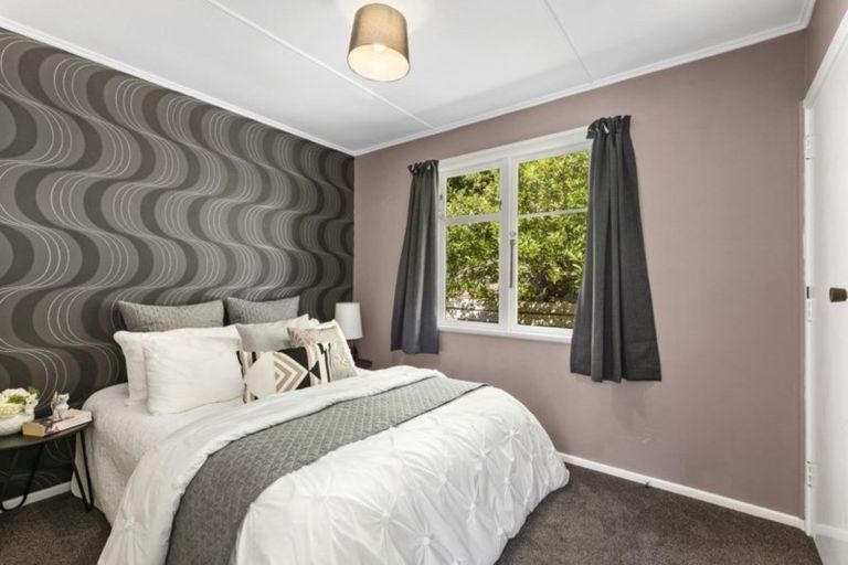 Photo of property in 18 Tawhai Street, Stokes Valley, Lower Hutt, 5019