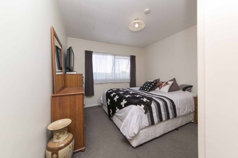 Photo of property in 6 Katrina Place, Massey, Auckland, 0614