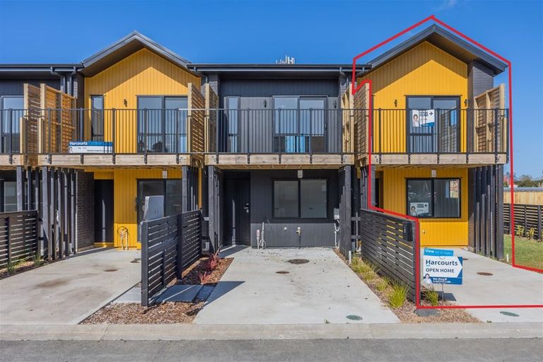 Photo of property in 2 Kari Lane, Kumeu, 0810