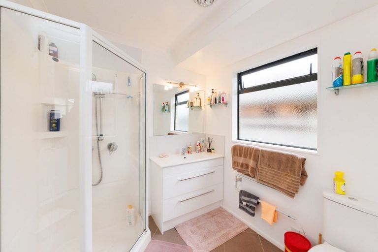 Photo of property in 2 Fernlea Avenue, Kelvin Grove, Palmerston North, 4414