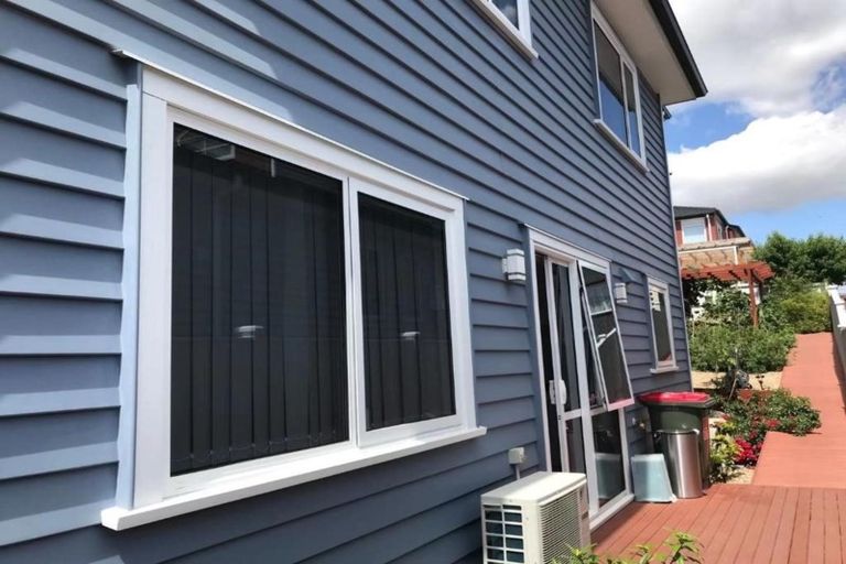 Photo of property in 14 Lagonda Rise, Oteha, Auckland, 0632