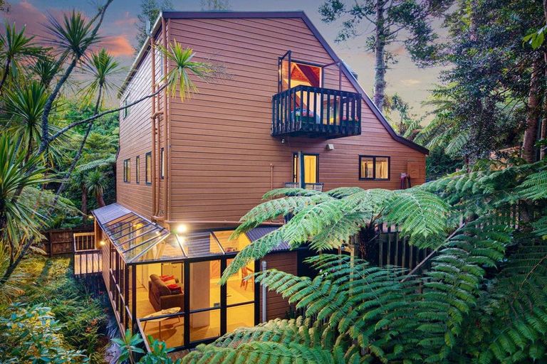 Photo of property in 104 Konini Road, Titirangi, Auckland, 0604