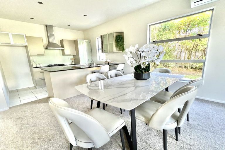 Photo of property in 5/40 Scarlet Oak Drive, Schnapper Rock, Auckland, 0632