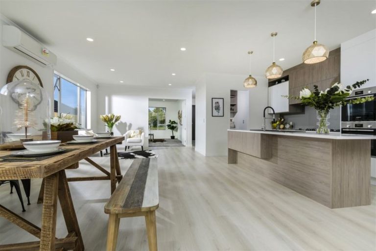 Photo of property in 39 Nobilo Road, Kumeu, 0810