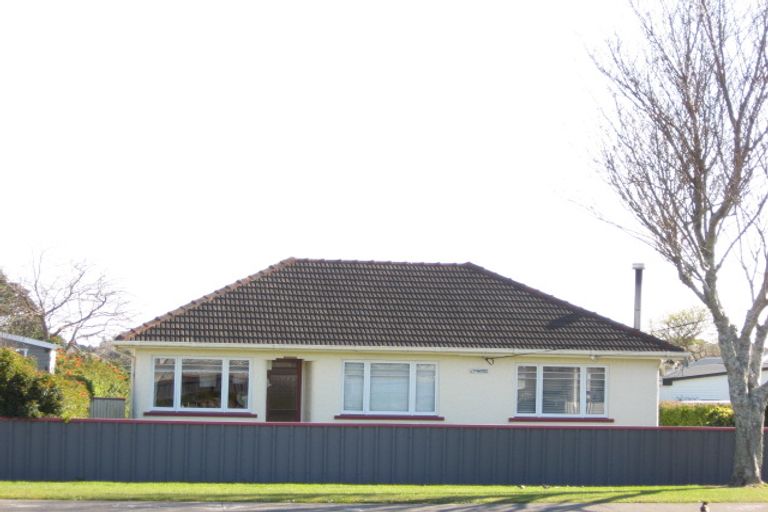 Photo of property in 38 Lismore Street, Strandon, New Plymouth, 4312