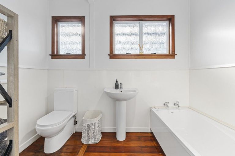 Photo of property in 49 Queens Road, Glen Avon, New Plymouth, 4312