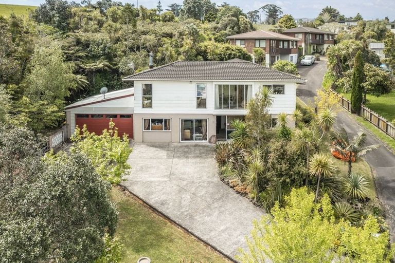 Photo of property in 72 Ravenwood Drive, Forrest Hill, Auckland, 0620