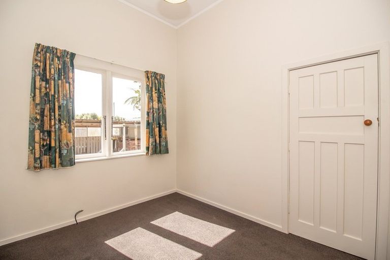 Photo of property in 42 Wakefield Street, Westport, 7825