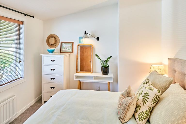 Photo of property in 25 Marine Parade, Eastbourne, Lower Hutt, 5013