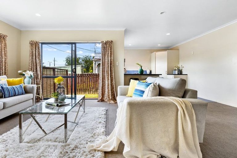 Photo of property in 14 Pooks Road, Ranui, Auckland, 0612