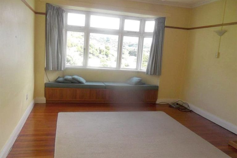 Photo of property in 44 Tio Tio Road, Miramar, Wellington, 6022