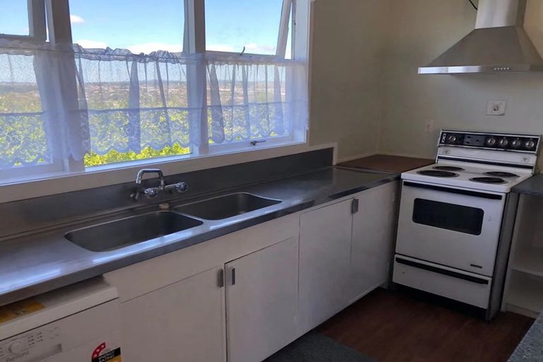 Photo of property in 23 Downsview Road, Pakuranga Heights, Auckland, 2010