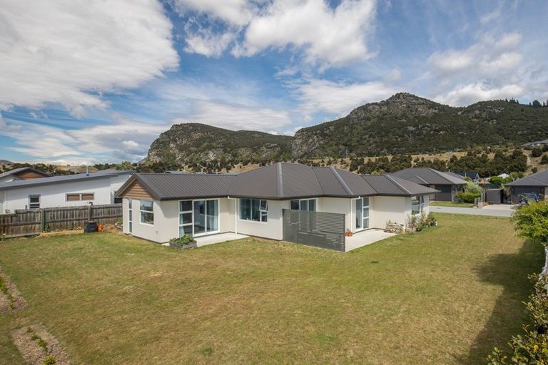 Photo of property in 9 Warbler Lane, Albert Town, Wanaka, 9305