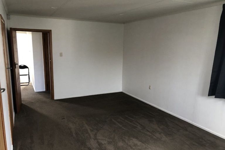 Photo of property in 12 Riversdale Drive, Merrilands, New Plymouth, 4312