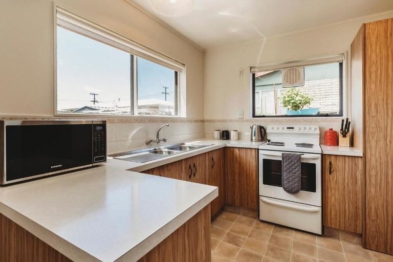 Photo of property in 2/47 Gilbert Street, New Plymouth, 4310