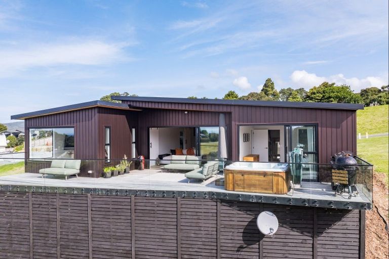 Photo of property in 13 Starlight Place, Langs Beach, 0582