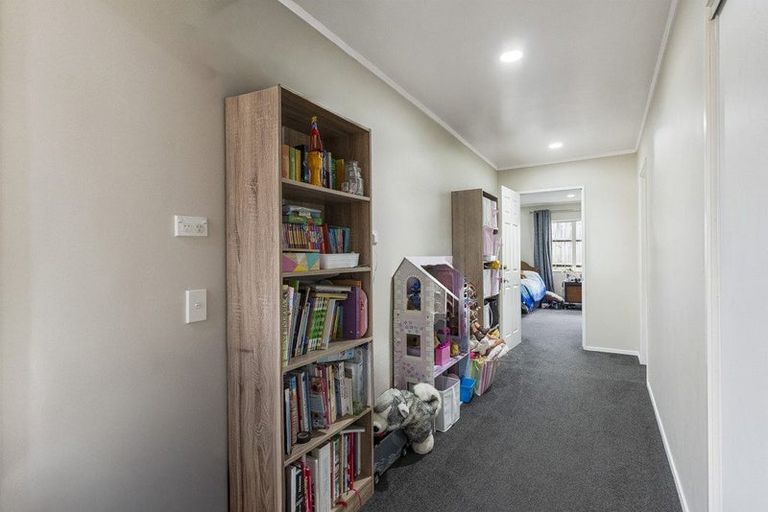 Photo of property in 24 Corta Bella Place, Golflands, Auckland, 2013