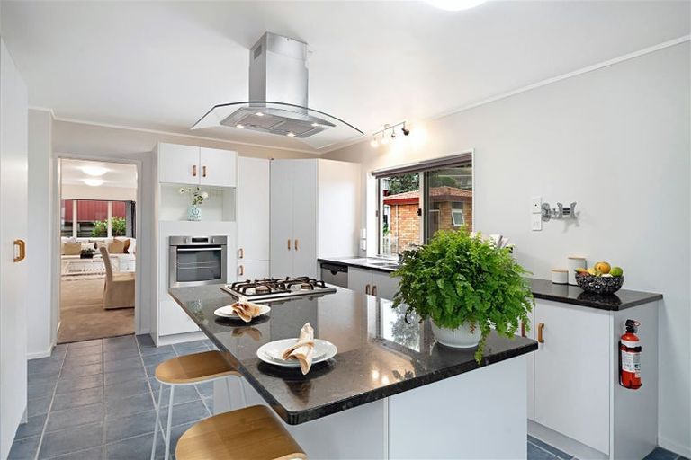 Photo of property in 7 Coupland Court, Glendene, Auckland, 0602