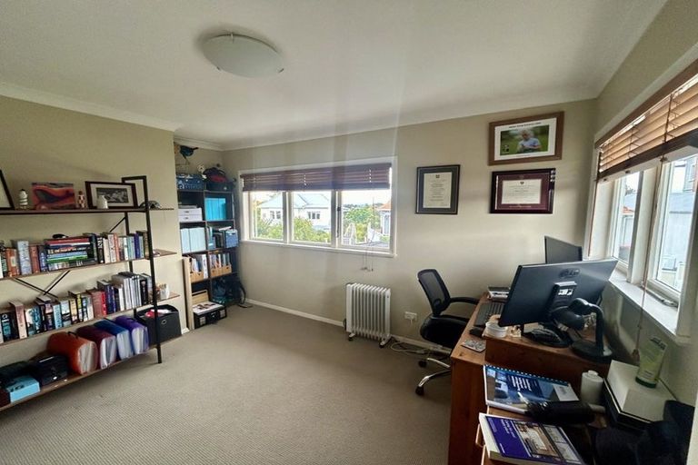 Photo of property in 4 Cobden Lane, Bluff Hill, Napier, 4110