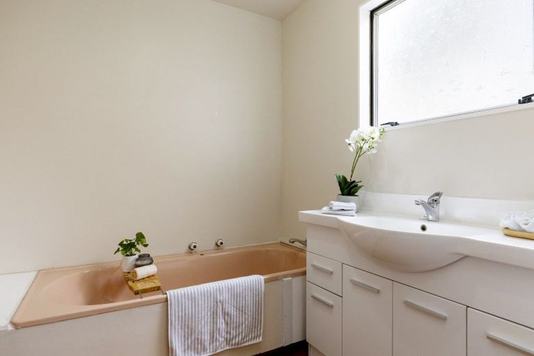 Photo of property in 53 Grace Crescent, Richmond Heights, Taupo, 3330