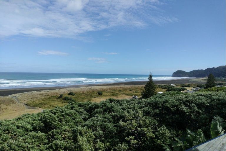 Photo of property in 24 Garden Road, Piha, 0772