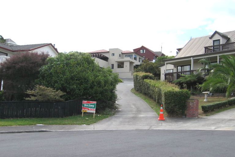 Photo of property in 20 Van Dyke Place, West Harbour, Auckland, 0618