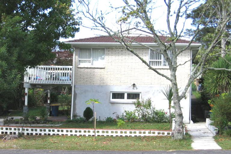 Photo of property in 30 Temuri Place, Glendene, Auckland, 0602