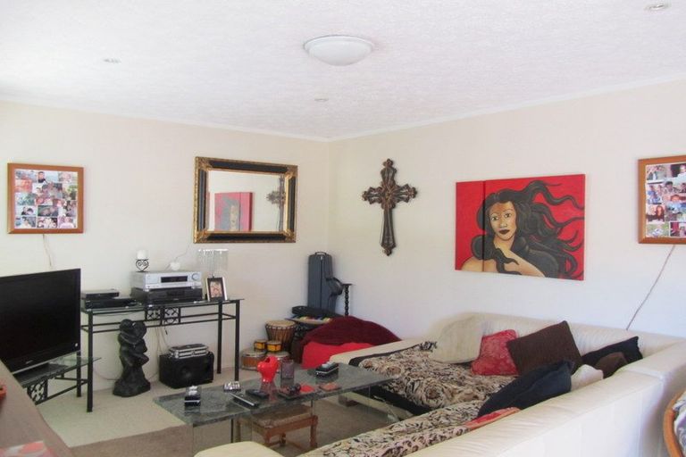 Photo of property in 1/36 Saddleback Rise, Murrays Bay, Auckland, 0630