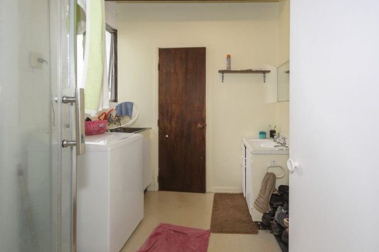 Photo of property in 2/21 Reynella Drive, Massey, Auckland, 0614