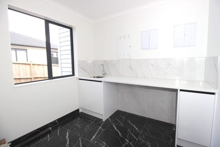 Photo of property in 17 Tautoru Avenue, Orewa, 0931