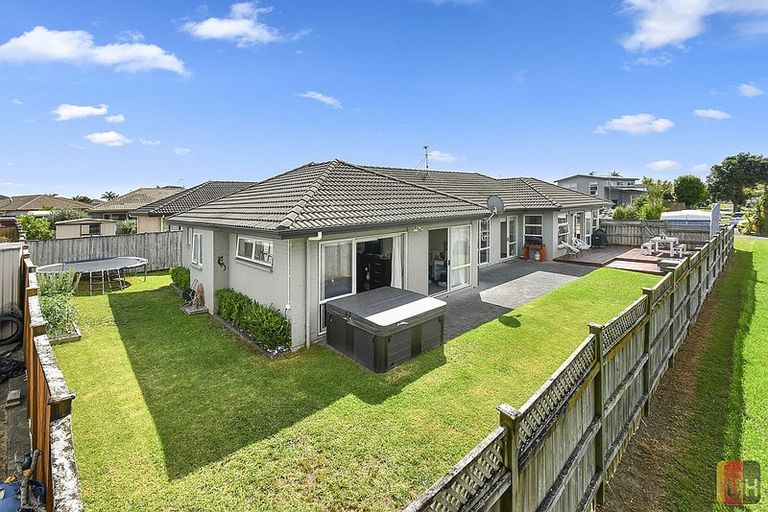 Photo of property in 50 Stranraer Crescent, Wattle Downs, Auckland, 2103