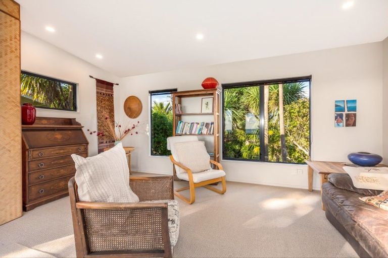 Photo of property in 137 Wellington Road, Paekakariki, 5034