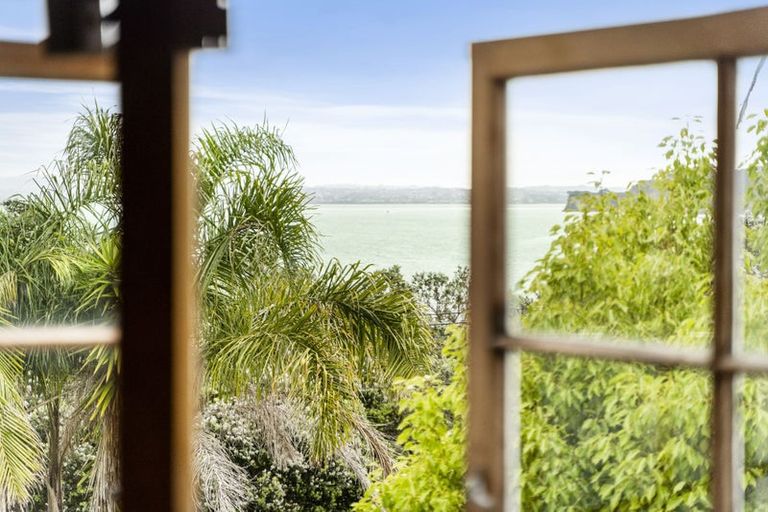 Photo of property in 5 Queen Street, Northcote Point, Auckland, 0627