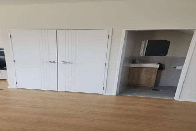 Photo of property in 117 Hutchinsons Road, Bucklands Beach, Auckland, 2014